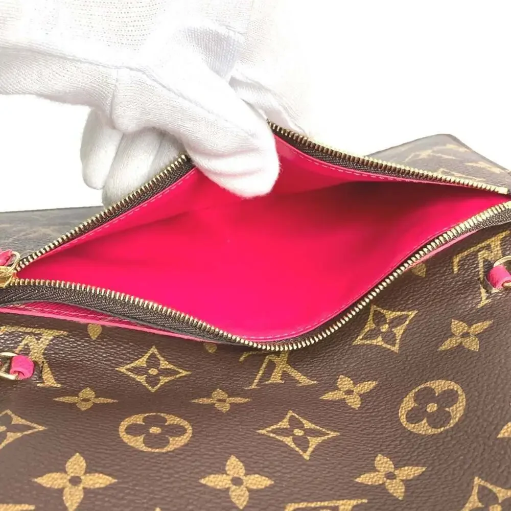 LOUIS VUITTON Authentic Brown Monogram Canvas Pochette Shoulder Bag